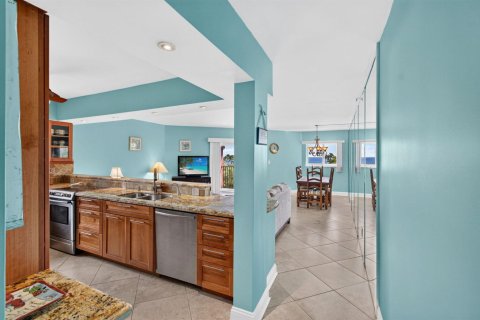 Condo in Deerfield Beach, Florida, 2 bedrooms  № 2389904 - photo 19