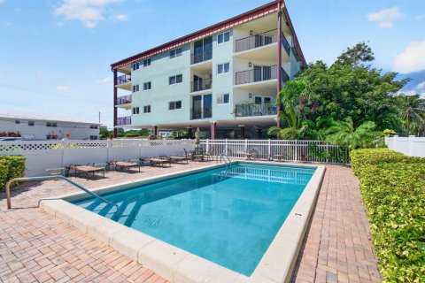 Condo in Deerfield Beach, Florida, 2 bedrooms  № 2389904 - photo 9