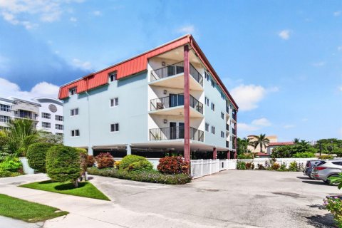 Condo in Deerfield Beach, Florida, 2 bedrooms  № 2389904 - photo 11