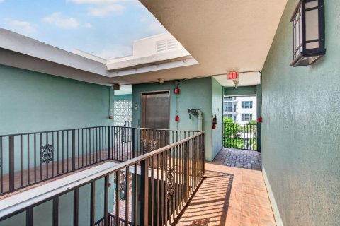 Condo in Deerfield Beach, Florida, 2 bedrooms  № 2389904 - photo 13