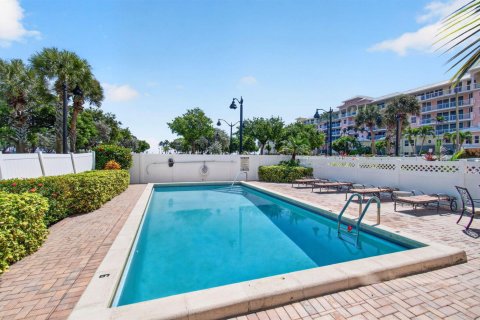 Condo in Deerfield Beach, Florida, 2 bedrooms  № 2389904 - photo 8