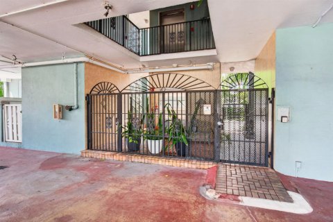Condo in Deerfield Beach, Florida, 2 bedrooms  № 2389904 - photo 5