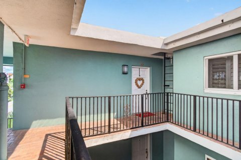 Condo in Deerfield Beach, Florida, 2 bedrooms  № 2389904 - photo 12