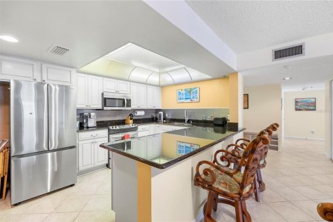 Condo in Clearwater, Florida, 2 bedrooms  № 2131273 - photo 14