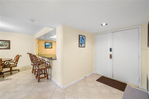Condo in Clearwater, Florida, 2 bedrooms  № 2131273 - photo 13