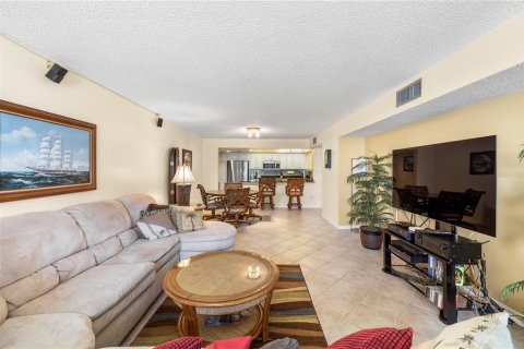 Condo in Clearwater, Florida, 2 bedrooms  № 2131273 - photo 23