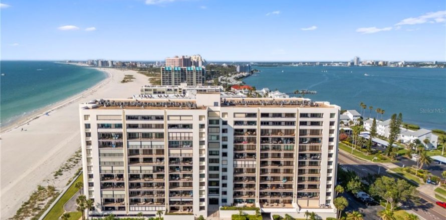 Condo in Clearwater, Florida, 2 bedrooms  № 2131273