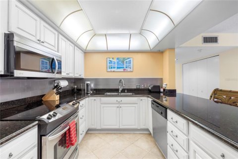 Condo in Clearwater, Florida, 2 bedrooms  № 2131273 - photo 15