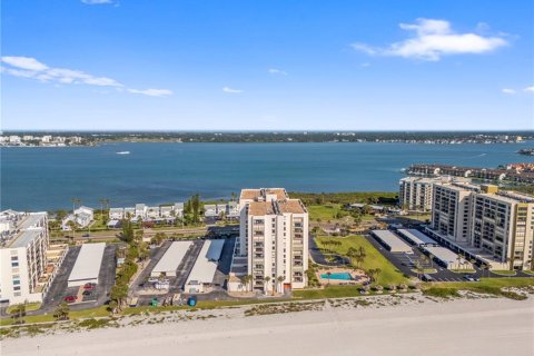 Condo in Clearwater, Florida, 2 bedrooms  № 2131273 - photo 11