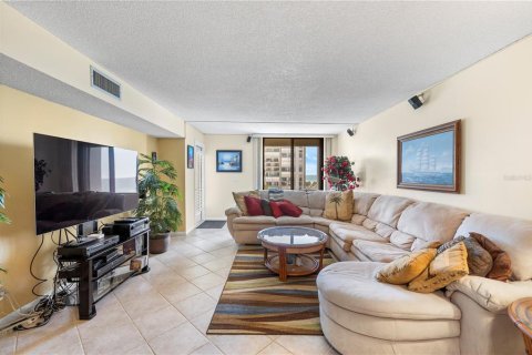 Condo in Clearwater, Florida, 2 bedrooms  № 2131273 - photo 22