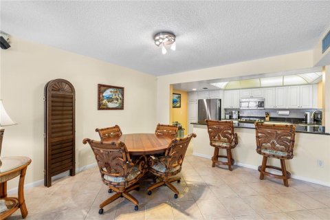 Condo in Clearwater, Florida, 2 bedrooms  № 2131273 - photo 21