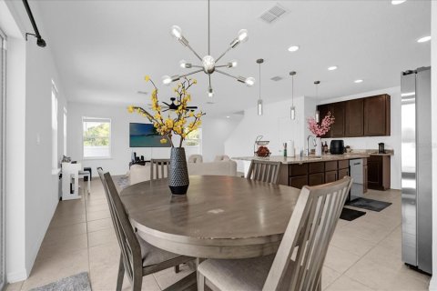 Villa ou maison à vendre à Kissimmee, Floride: 4 chambres, 182.09 m2 № 2212518 - photo 4
