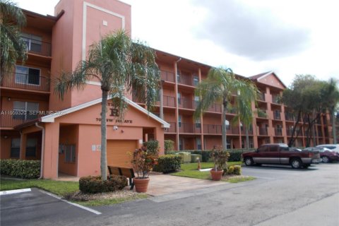 Condo in Pembroke Pines, Florida, 2 bedrooms  № 2080179 - photo 8