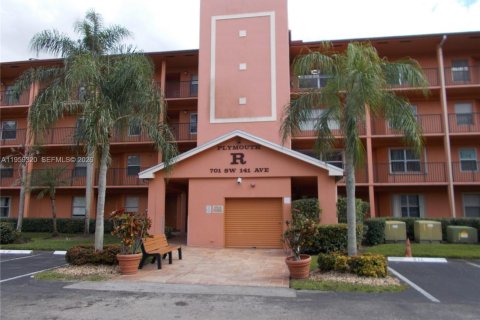 Condo in Pembroke Pines, Florida, 2 bedrooms № 2080179