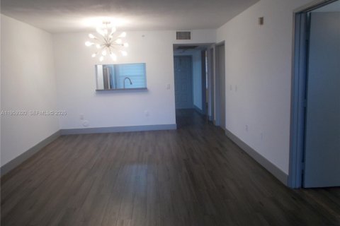 Condo in Pembroke Pines, Florida, 2 bedrooms  № 2080179 - photo 28