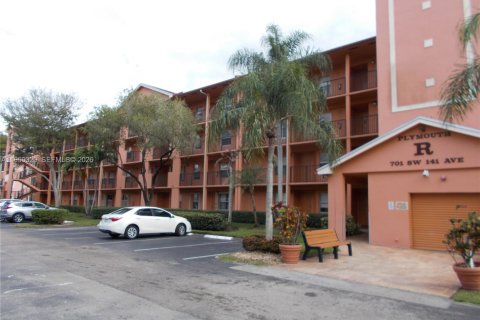 Condo in Pembroke Pines, Florida, 2 bedrooms  № 2080179 - photo 6