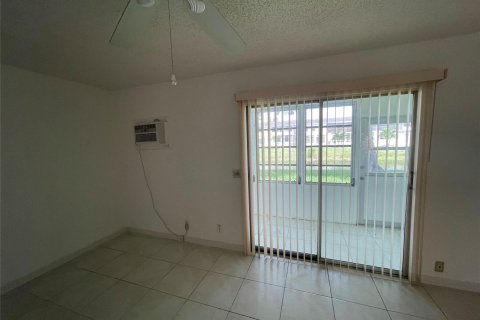 Купить кондоминиум в Дирфилд-Бич, Флорида 3 комнаты, 65.77м2, № 2260745 - фото 12