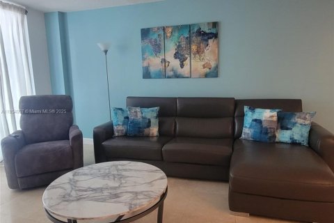 Купить кондоминиум в Майами-Бич, Флорида 1 спальня, 74.88м2, № 1960666 - фото 3