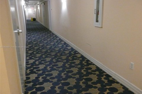 Купить кондоминиум в Майами-Бич, Флорида 1 спальня, 74.88м2, № 1960666 - фото 30