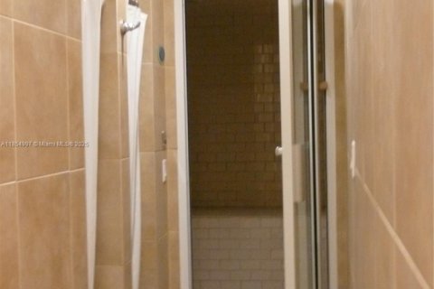 Купить кондоминиум в Майами-Бич, Флорида 1 спальня, 74.88м2, № 1960666 - фото 28