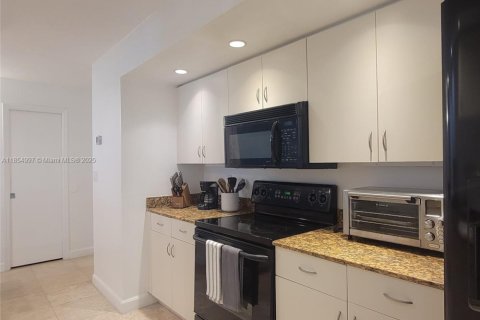 Купить кондоминиум в Майами-Бич, Флорида 1 спальня, 74.88м2, № 1960666 - фото 7