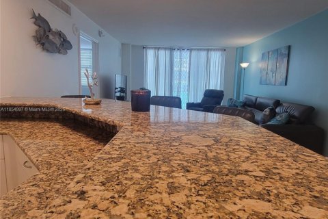 Купить кондоминиум в Майами-Бич, Флорида 1 спальня, 74.88м2, № 1960666 - фото 16