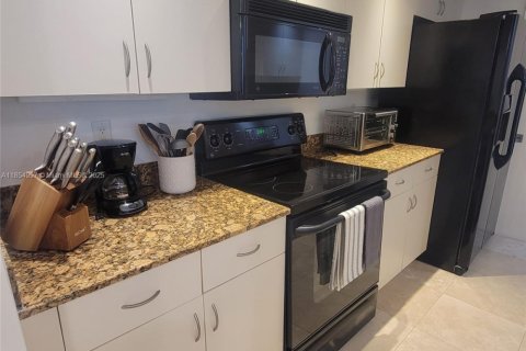 Купить кондоминиум в Майами-Бич, Флорида 1 спальня, 74.88м2, № 1960666 - фото 4