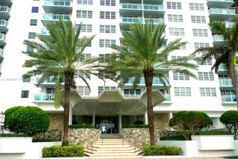 Купить кондоминиум в Майами-Бич, Флорида 1 спальня, 74.88м2, № 1960666 - фото 23