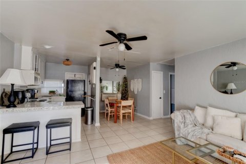 Villa ou maison à vendre à Daytona Beach, Floride: 4 chambres, 149.39 m2 № 2142938 - photo 3