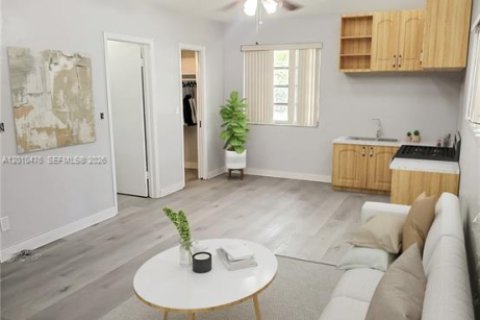 Commercial property in Hollywood, Florida 1 bedroom, 37.16 sq.m. № 2073393 - photo 5