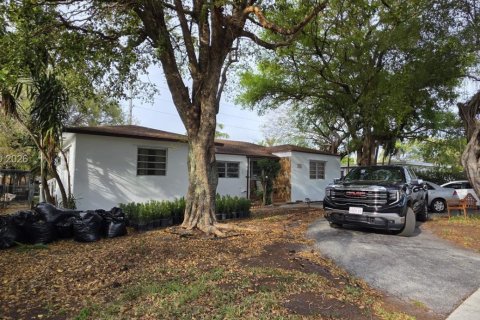 Commercial property in Hollywood, Florida 1 bedroom, 37.16 sq.m. № 2073393