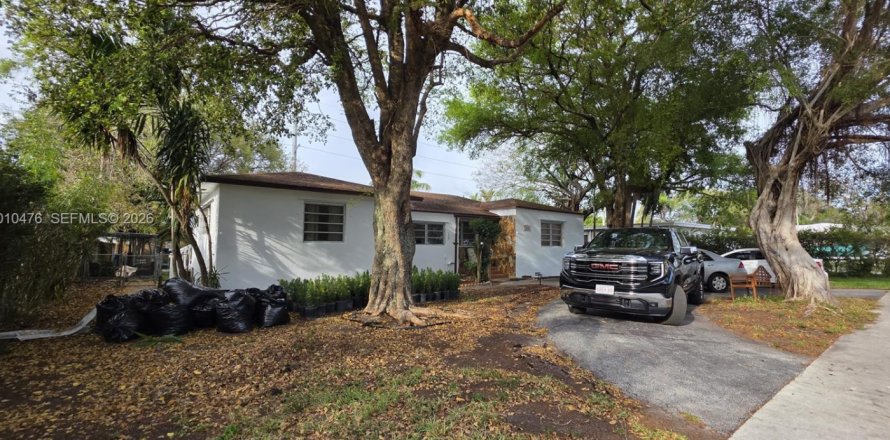 Commercial property in Hollywood, Florida 1 bedroom, 37.16 sq.m. № 2073393