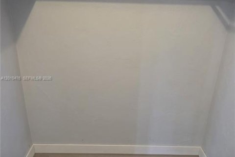 Commercial property in Hollywood, Florida 1 bedroom, 37.16 sq.m. № 2073393 - photo 16
