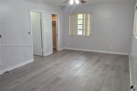 Commercial property in Hollywood, Florida 1 bedroom, 37.16 sq.m. № 2073393 - photo 14