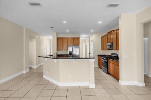 House in Winter Garden, Florida 4 bedrooms, 238.67 sq.m. № 1735252 - photo 9