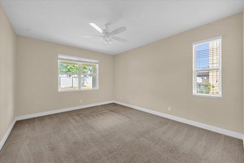 House in Winter Garden, Florida 4 bedrooms, 238.67 sq.m. № 1735252 - photo 29