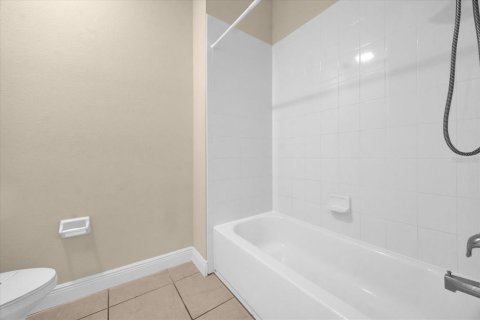 House in Winter Garden, Florida 4 bedrooms, 238.67 sq.m. № 1735252 - photo 17