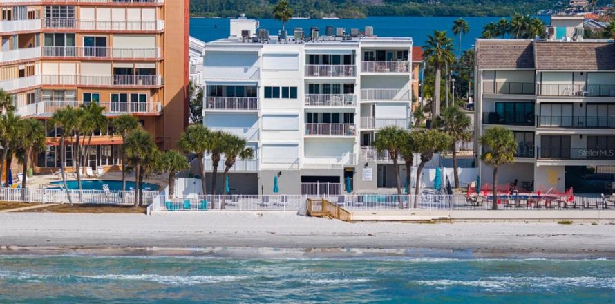 Condominio en Redington Beach, Florida, 3 dormitorios  № 2213113
