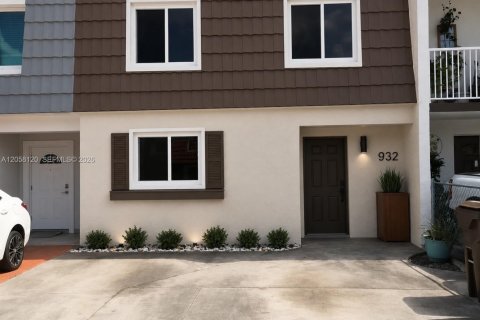 House in Hialeah, Florida 3 bedrooms, 162.3 sq.m. № 2248940