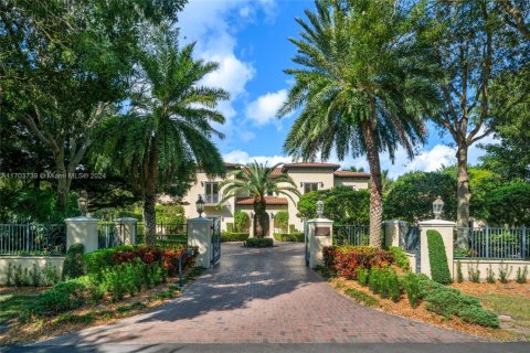 Villa ou maison à vendre à Pinecrest, Floride: 9 chambres, 755.85 m2 № 1764806 - photo 1