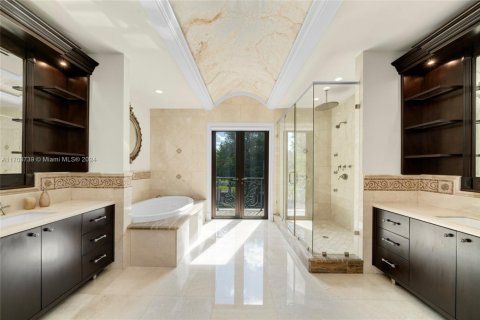 Villa ou maison à vendre à Pinecrest, Floride: 9 chambres, 755.85 m2 № 1764806 - photo 24