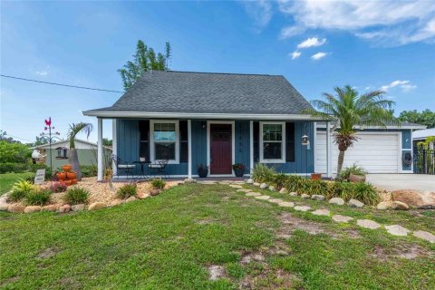 House in Land O' Lakes, Florida 3 bedrooms, 164.16 sq.m. № 2196007