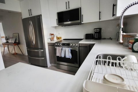Condominio en venta en Miami Beach, Florida, 2 dormitorios, 88.81 m2 № 1984607 - foto 2