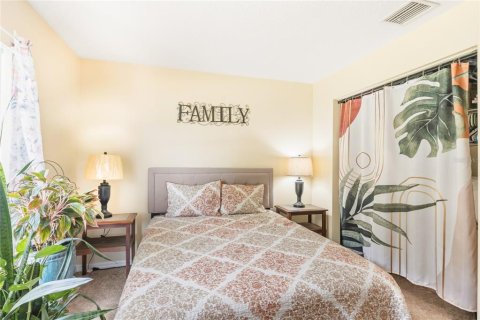 House in Palm Coast, Florida 4 bedrooms, 226.68 sq.m. № 2098276 - photo 11