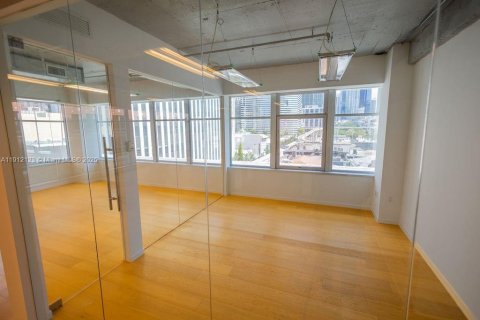 Купить коммерческую недвижимость в Майами, Флорида № 2082310 - фото 8
