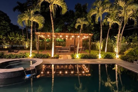 Villa ou maison à vendre à Miami Shores, Floride: 2 chambres, 107.3 m2 № 2377167 - photo 14