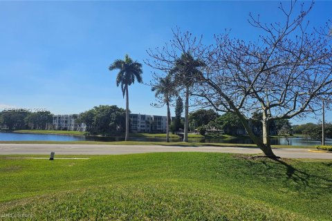Condo à Davie, Floride, 2 chambres  № 2042218