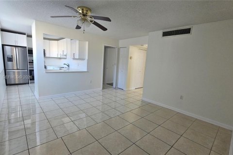 Copropriété à louer à Davie, Floride: 2 chambres, 92.9 m2 № 2042218 - photo 5