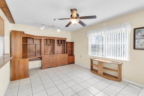 Condo in New Port Richey, Florida, 2 bedrooms № 2103474 - photo 14