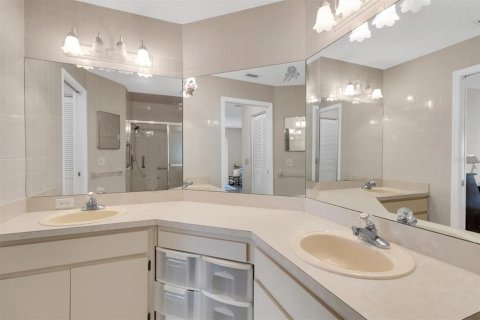Condo in New Port Richey, Florida, 2 bedrooms № 2103474 - photo 19